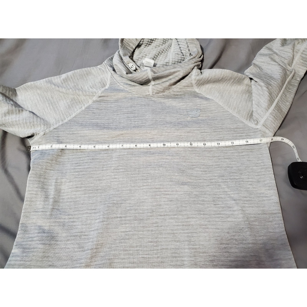 New Balance Women’s Athletic Pullover Hoodie Size M Gray Lightweight Stretch - Picture 3 of 13